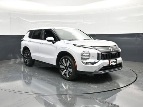 Used 2025 Mitsubishi Outlander AWD image 1