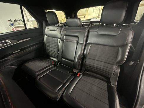 Used 2025 Ford Explorer ST-Line w/ ST-Line Street Pack image 26
