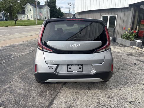 Used 2025 Kia Soul LX w/ LX Technology Package FWD image 9