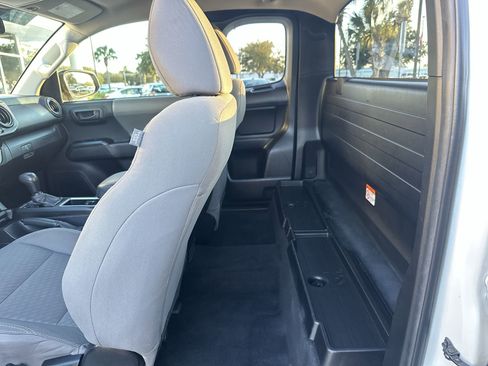 Used 2022 Toyota Tacoma SR image 31