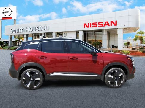 New 2025 Nissan Kicks SR FWD image 5