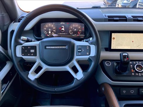 Used 2020 Land Rover Defender 110 SE image 5