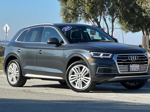 Used 2018 Audi Q5 Prestige w/ Prestige Package image 2