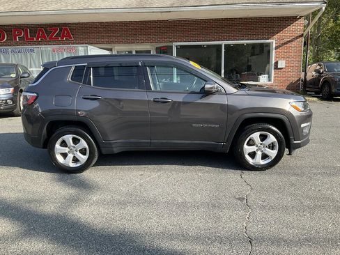 Used 2019 Jeep Compass Latitude w/ Cold Weather Group image 4