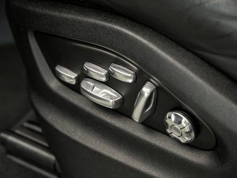 Used 2020 Porsche Cayenne Turbo image 16