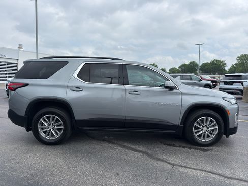 Used 2023 Chevrolet Traverse LT w/ Rear Camera Mirror Package AWD/4WD image 4