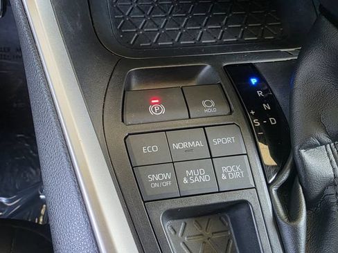 Used 2019 Toyota RAV4 XLE Premium w/ Cold Weather Package AWD/4WD image 31