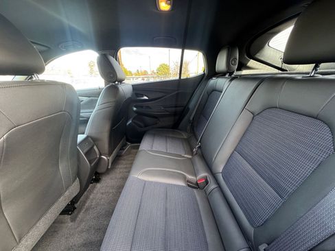 Used 2025 Buick Envista Preferred image 23