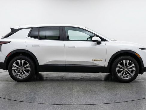 Used 2025 Chevrolet Equinox LT image 11