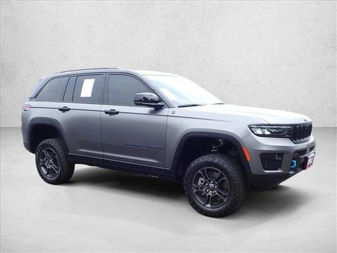 Used 2024 Jeep Grand Cherokee Trailhawk w/ Luxury Tech Group III AWD/4WD image 6