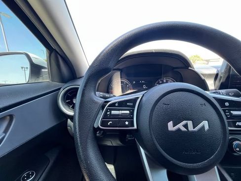 Used 2022 Kia Forte LXS FWD image 11