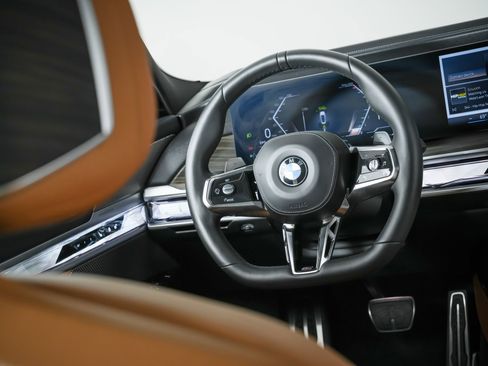 Used 2023 BMW 740i w/ Parking Assistance Package image 91