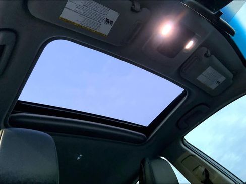 Used 2018 Toyota Camry SE image 14