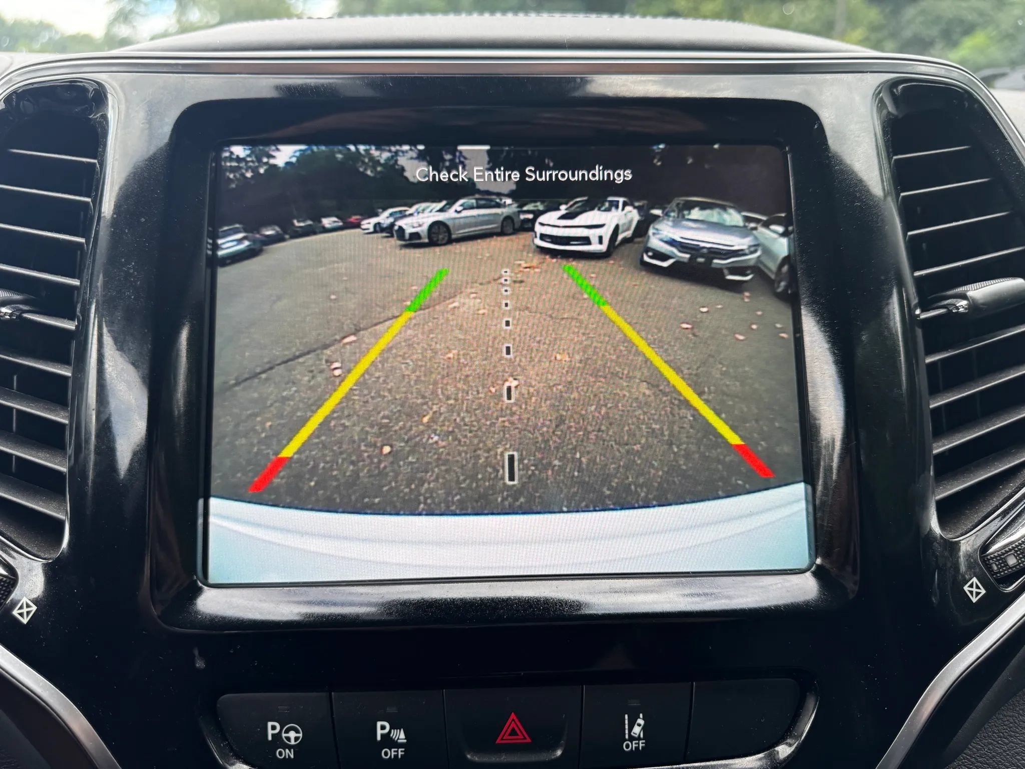 Used 2019 Jeep Cherokee Overland w/ Technology Group AWD/4WD image 15