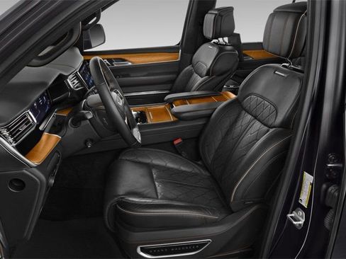 Used 2022 Jeep Grand Wagoneer Series II w/ Premium Group II image 10