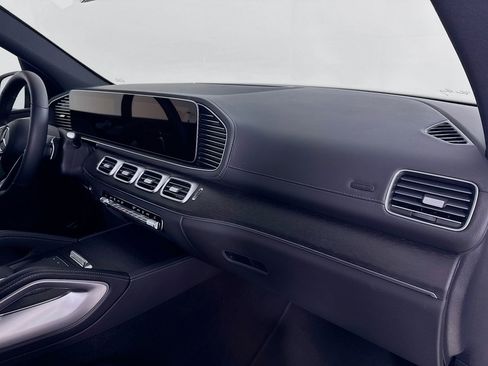 New 2026 Mercedes-Benz GLS 450 4MATIC image 33