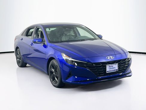 Used 2023 Hyundai Elantra SEL image 3