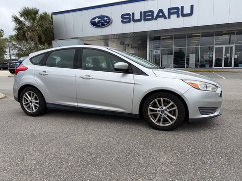 Used 2018 Ford Focus SE FWD image 1