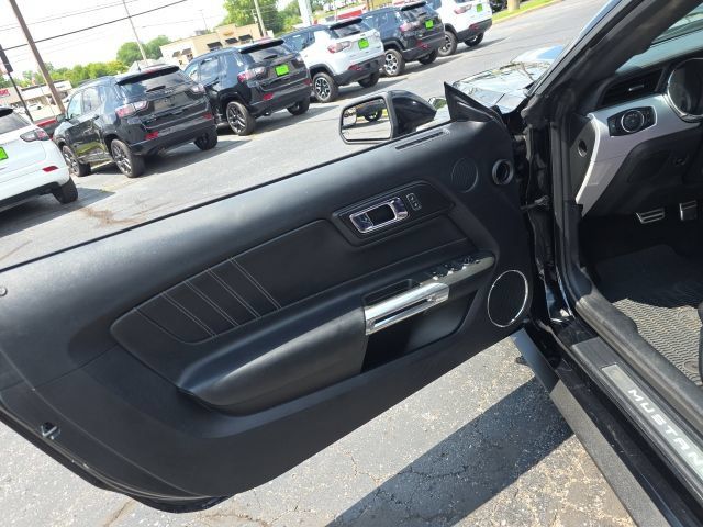 Used 2016 Ford Mustang Premium RWD image 10