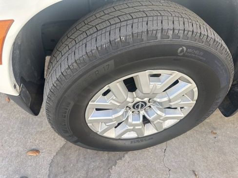 Used 2022 Nissan Frontier SV image 6