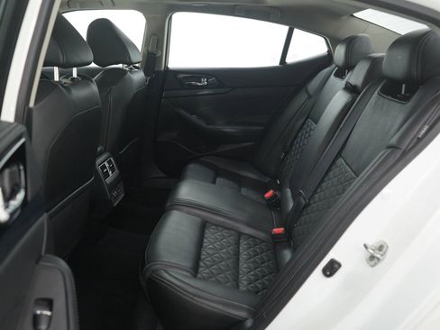Used 2023 Nissan Maxima Platinum FWD image 16