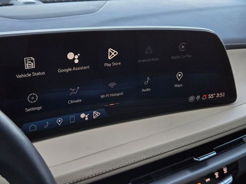 Certified 2024 Cadillac XT4 Luxury w/ Cold Weather Package image 18