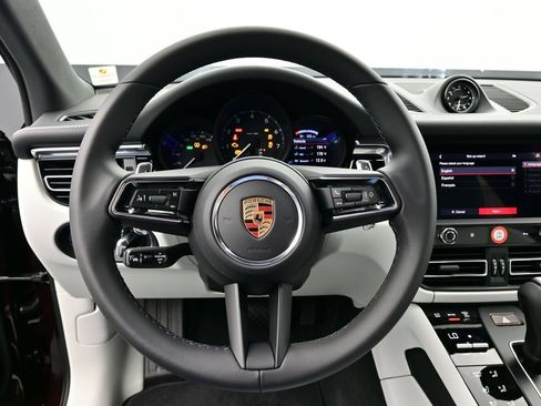 Certified 2026 Porsche Macan AWD/4WD image 8
