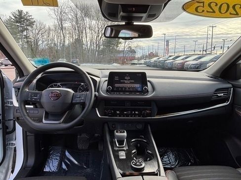 Used 2025 Nissan Rogue SV w/ Rock Creek Premium Package image 17