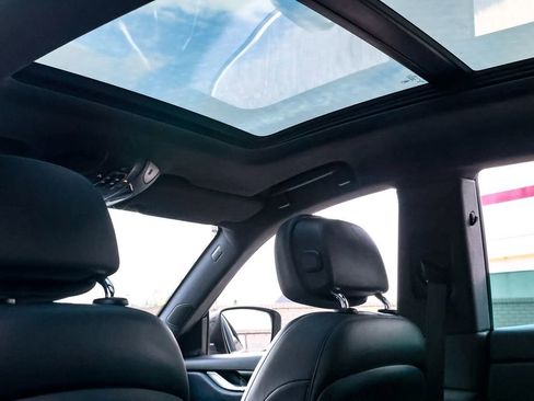 Used 2021 Maserati Levante image 31