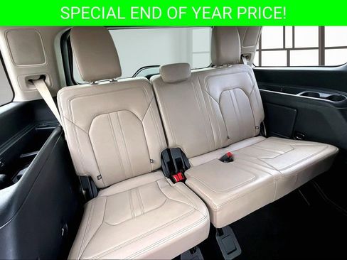 Used 2022 Ford Expedition Limited image 25
