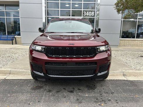 New 2025 Jeep Grand Cherokee L Laredo image 2