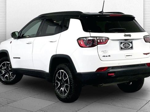 Used 2025 Jeep Compass Trailhawk AWD/4WD image 11