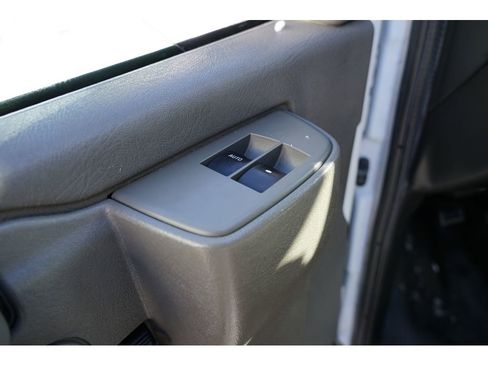 Used 2017 Chevrolet Express 2500 LS image 26