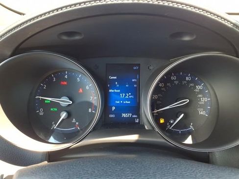 Used 2018 Toyota C-HR XLE FWD image 30