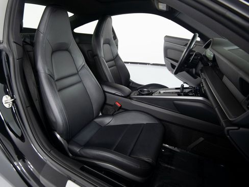 Certified 2024 Porsche 911 Carrera 4 image 21