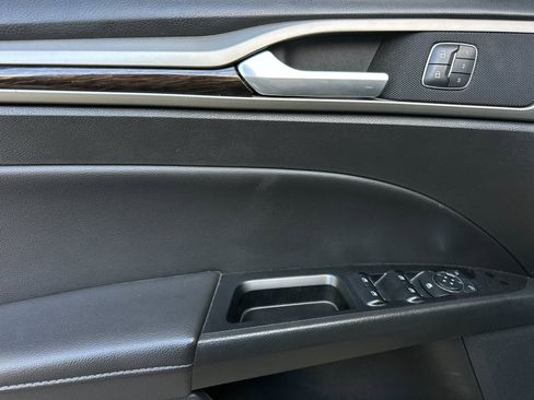 Used 2016 Ford Fusion SE w/ Equipment Group 202A image 10