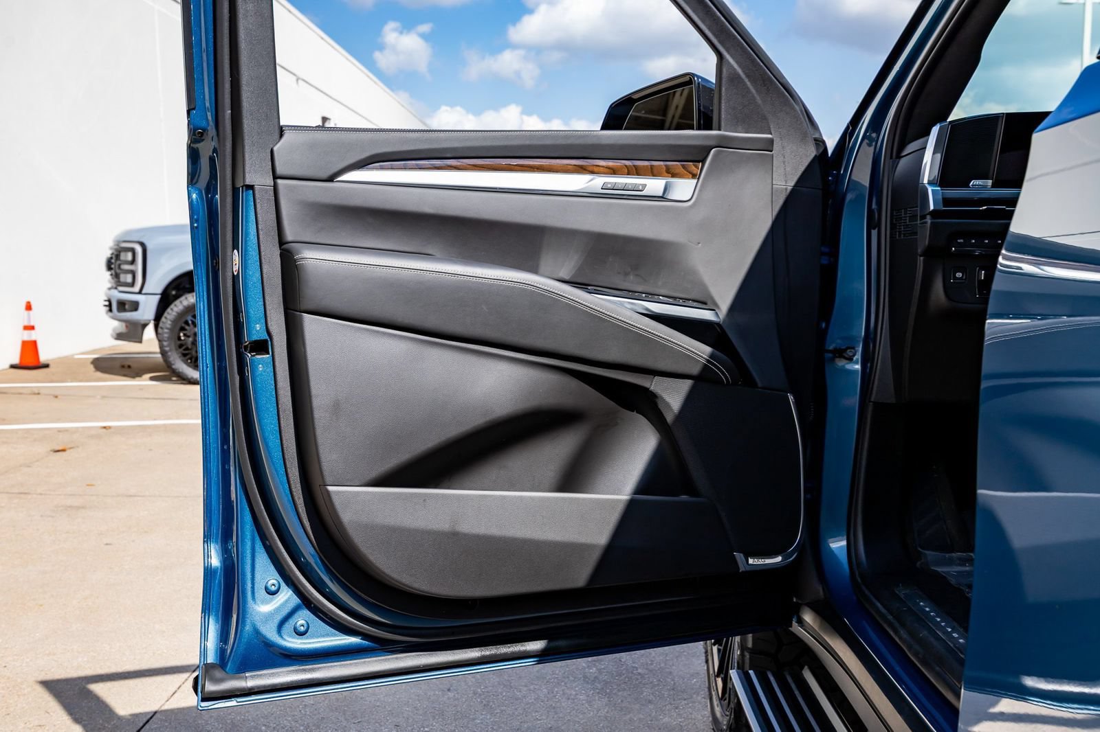 Used 2025 Cadillac Escalade Sport Platinum AWD/4WD image 40