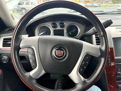 Used 2011 Cadillac Escalade Premium image 11