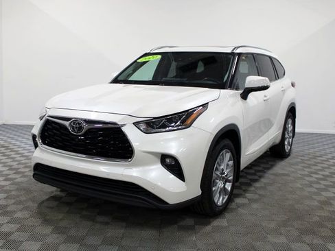 Used 2020 Toyota Highlander Limited image 2