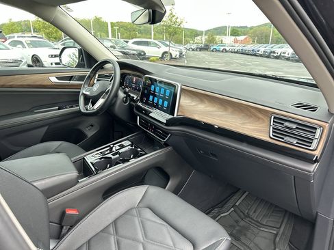 Used 2025 Volkswagen Atlas SE AWD/4WD image 15