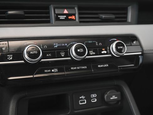 Used 2025 Honda Pilot EX-L image 33