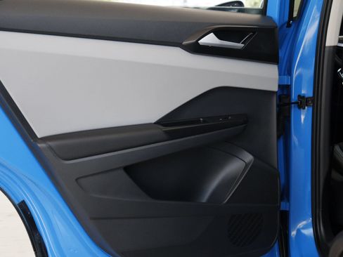 Certified 2023 Volkswagen Taos SE w/ Panoramic Sunroof Package FWD image 29