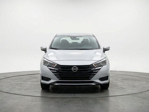 Used 2025 Nissan Versa SV FWD image 2