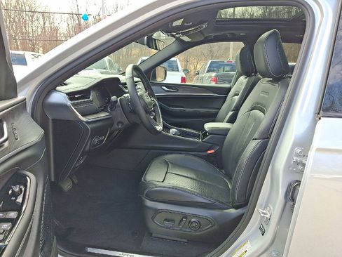 Certified 2022 Jeep Grand Cherokee Overland image 11