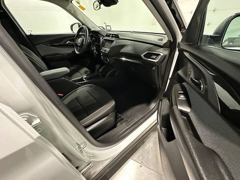 Used 2023 Chevrolet TrailBlazer LS AWD/4WD image 22