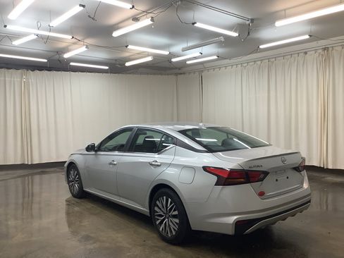 Used 2023 Nissan Altima 2.5 SV FWD image 9