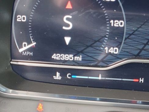 Used 2024 GMC Yukon SLT image 21