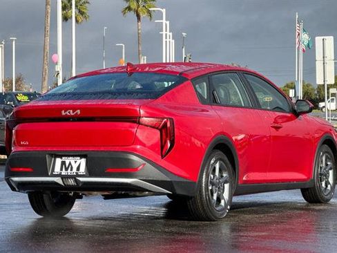 New 2026 Kia K4 LXS image 4