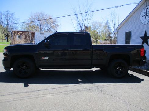 Used 2018 Chevrolet Silverado 1500 LT w/ Midnight Edition AWD/4WD image 11