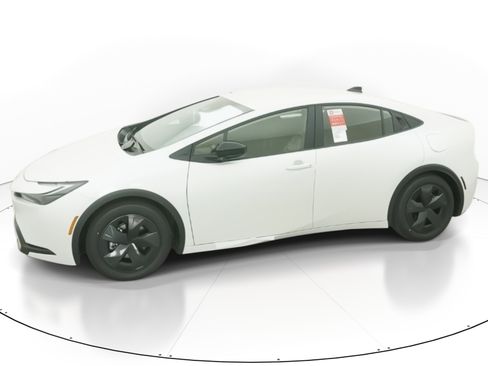 New 2026 Toyota Prius Plug-In Hybrid image 2